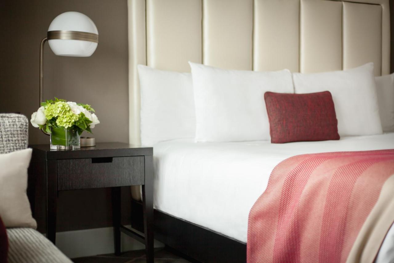 Hotel Commonwealth Boston Kültér fotó A bedroom at the Mandarin Oriental Washington DC