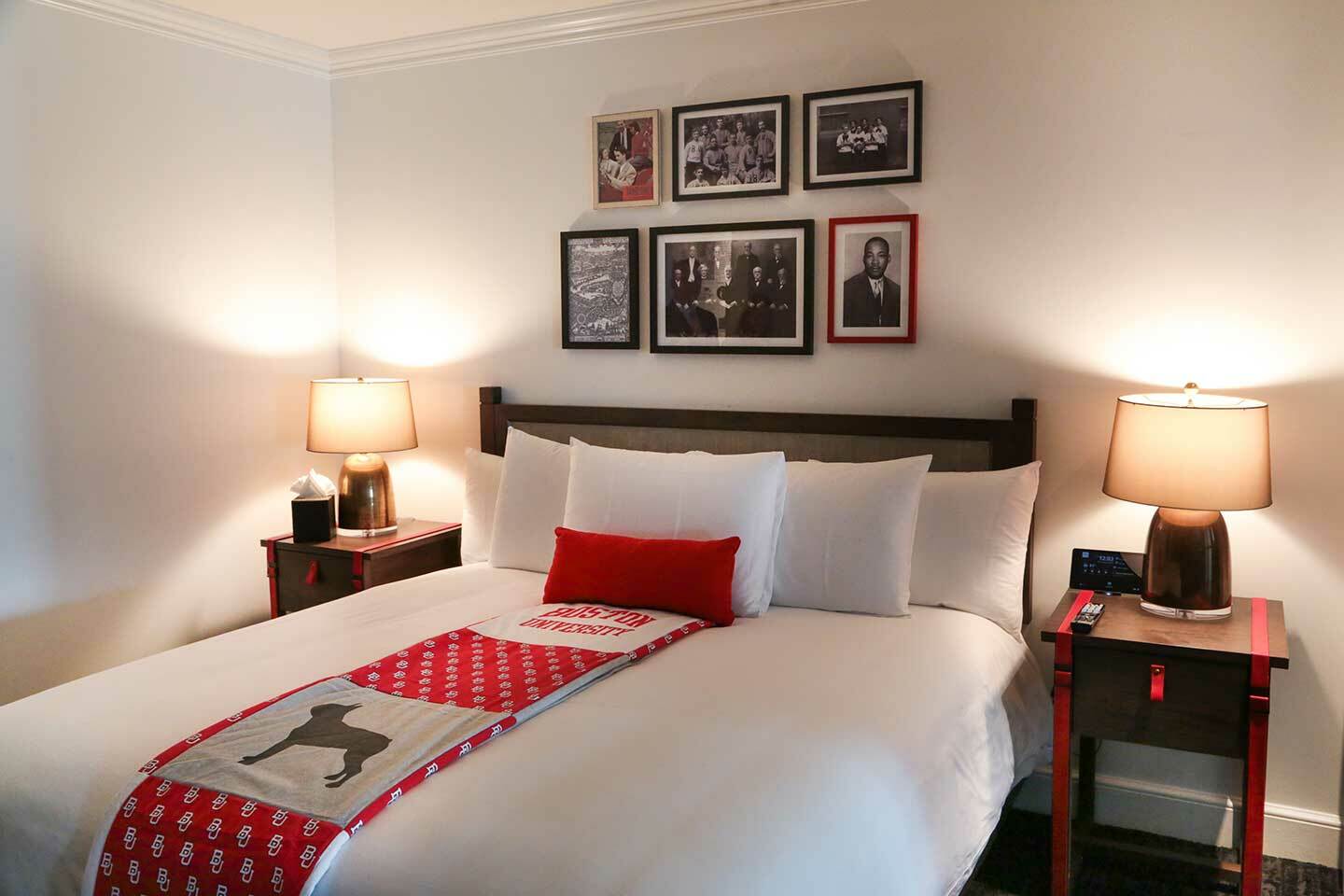 Hotel Commonwealth Boston Kültér fotó A room at the Hotel Vermont